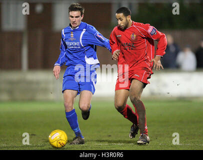 Michael Spencer in Aktion für unterstützt - Aveley Vs AFC unterstützt - Ryman League Premier Division Fußball bei Mühle Feld - 26.12.09 Stockfoto