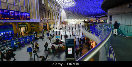 Kings Cross Station modernen Halle Stockfoto