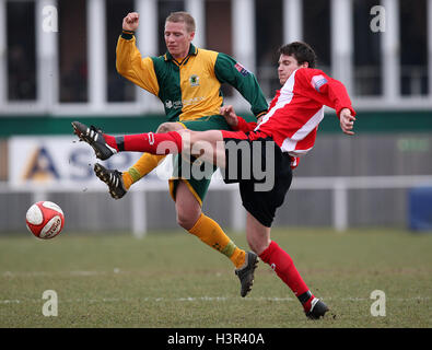 Steve Sergent von Horsham Verwicklungen mit Jamie Dormer von unterstützt - AFC unterstützt Vs Horsham - Ryman League Premier Division Fußball im Stadion - 13.03.10 Stockfoto