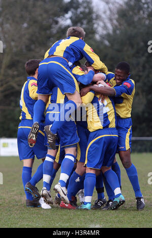 Romford Spieler feiern ihren Führungstreffer - Potters Bar Town Vs Romford - Ryman League Division One North Fußball - 03.12.11 Stockfoto