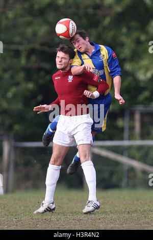 Rikki Mackin in Aktion für Romford - Potters Bar Town Vs Romford - Ryman League Division One North Fußball - 03.12.11 Stockfoto