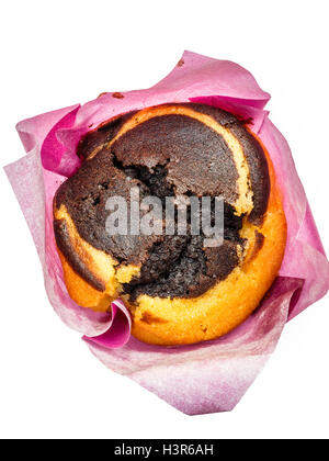 Marmor-Muffin auf weißem Hintergrund Stockfoto