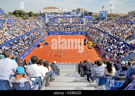 BARCELONA - 26 APR: Zuschauer beim ATP Barcelona Open Banc Sabadell Conde de Godo-Turnier. Stockfoto