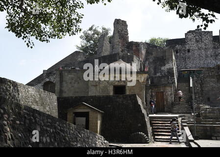 Die historische Architektur Kangra Fort ist befindet sich 20 Kilometer von der Stadt Dharamsala am Stadtrand von Kangra, Indien. Stockfoto