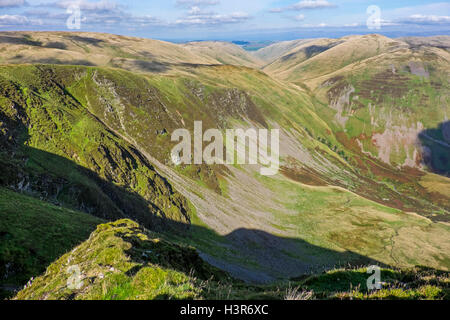 Blick in Richtung Cautley Tülle von großen Dummocks in der Howgills Stockfoto