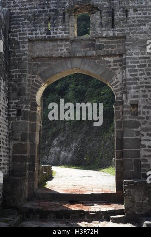 Die historische Architektur Kangra Fort ist befindet sich 20 Kilometer von der Stadt Dharamsala am Stadtrand von Kangra, Indien. Stockfoto