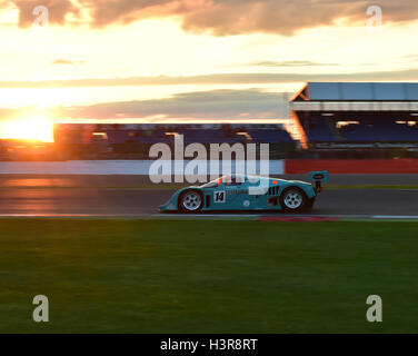 Tommy Dreelan, Porsche 962, racing in den Sonnenuntergang, Silverstone Classic 2016, 60er Jahre Autos, Chris McEvoy, Cjm-Fotografie, Classic Stockfoto