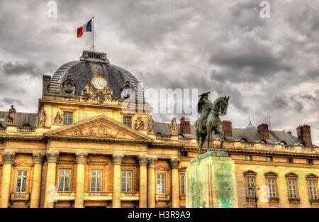 Statue von Joseph Joffre vor der Ecole Militaire - Paris Stockfoto