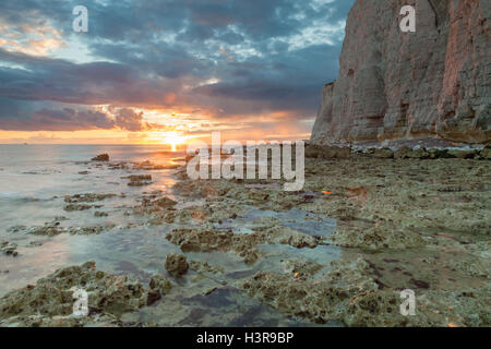 Sonnenuntergang in Seaford Kopf, East Sussex, England. South Downs National Park. Stockfoto