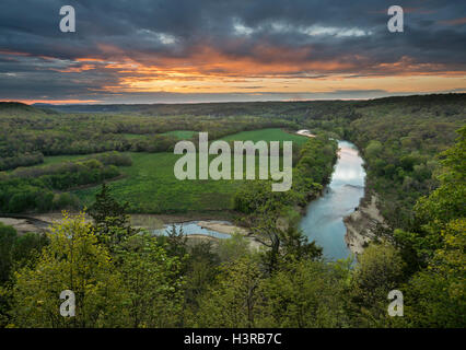 Buffalo National River, Arkansas: Sonnenuntergang Wolken über den Buffalo River in der Nähe von Tyler Bend Stockfoto