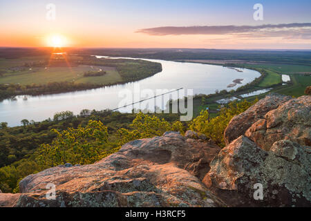 Petit Jean Staatspark, Arkansas: Sonnenaufgang des Arkansas River Valley von Petit Jean Grabstätte übersehen Stockfoto