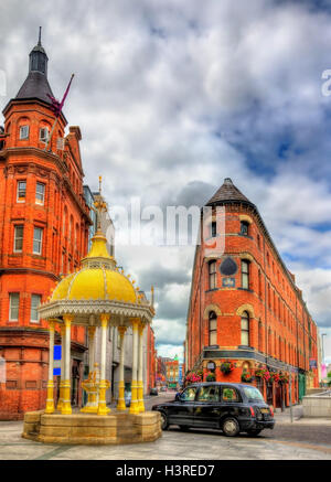 Die Jaffe Memorial Fountain und gebisslose Bar in Belfast - Northern Ireland Stockfoto