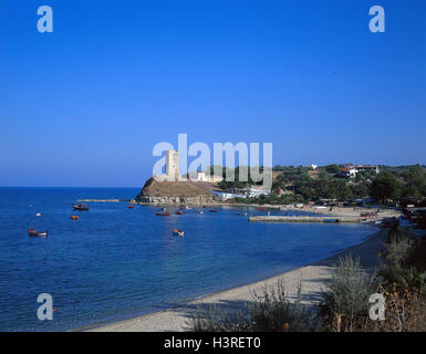 Griechenland, Chalkidiki, Kassandra, Nea Fokea, lokale Ansicht, Militär-Turm, Europa, Mazedonien, Halbinsel Chalkidike, Ort, Ansicht, Hafen, Fischerboote, Anker, Turm, Struktur, Ort von Interesse Stockfoto