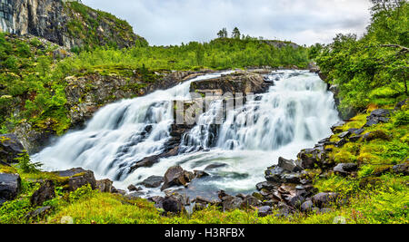 Voringsfossen Wasserfall am Fluss Bjoreia in Hordaland, Norwegen Stockfoto