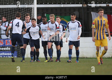 Witham feiern ihren ersten Tor von Emeka Onwubiko - Witham Stadt Vs Romford - Ryman League Division One North Fußball an Spa Road, Witham, Essex - 15.12.12 Stockfoto