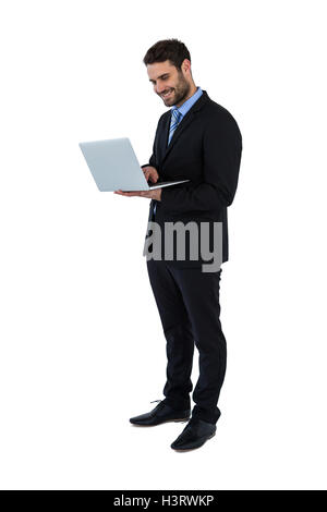 Geschäftsmann mit Laptop an seinem Schreibtisch Stockfoto