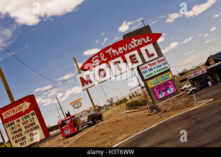 Oldtimer am Straßenrand Route 66 Motel in Kingman, Arizona Stockfoto