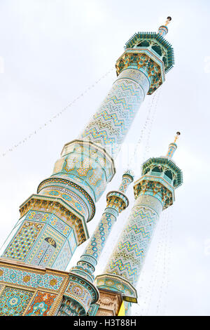 in Iran islamische Mausoleum alte Architektur Moschee Minarett in der Nähe der Himmel Stockfoto