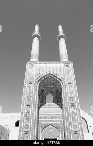 verschwimmen Sie im Iran islamische Mausoleum alte Architektur Moschee Minarett in der Nähe der Himmel Stockfoto