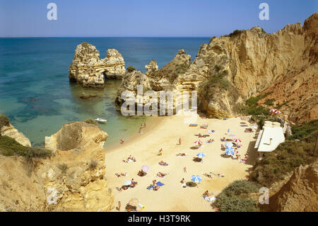 Portugal, Algarve, Praia do Camilo, Strand, Europa, Westküste, Bucht, Badebucht, Strand, Sandstrand, Felsen, Badegäste, Touristen, Urlaub, Urlaub am Meer, Meer Stockfoto