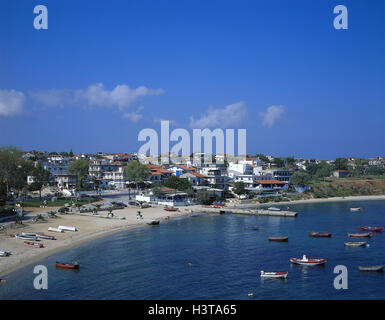 Griechenland, Chalkidiki, Kassandra, Nea Fokea, lokale Ansicht, Strand, Europa, Mazedonien, Halbinsel, Ort, Ansicht, Hafen, Fischerboote, Anker, Angeln, Strand, Sommer Stockfoto