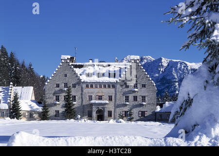 Deutschland, Oberbayern, Klais, Schloss Rim Bach, Winter, Bayern, Werdenfels, Schloss Hotel, Hotel, "Die Felge Bach", Gebäude, Bauwerk, Schottisch, historisch, Ort von Interesse, Winterlandschaft, Berge, Karwendel, Saison, Winterurlaub, Reiseziel, Tourismus, Hotellerie, Stockfoto