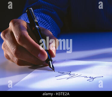 Mann, Detail, Hand, Füllfederhalter, Füllfederhalter Unterschrift, unterzeichnen, Dukument, Signatur, schreiben, Zustimmung, Zustimmung, alle Recht, Namen, Namen Zug, Authentifizierung, Unterzeichnung, Unterzeichnung, Füllfeder, Manuskript, Handwritten Stockfoto