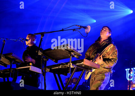 BARCELONA - 28 Mai: Dschungel (Band) Leistung bei Primavera Sound Festival 2015, Ray-Ban-Bühne. Stockfoto