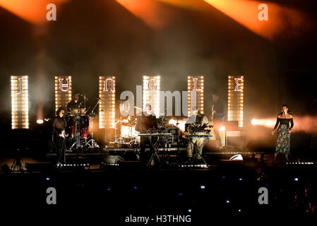 BARCELONA - 28 Mai: Dschungel (moderne Seele musikalische Kollektiv) führt bei Primavera Sound Festival 2015, Ray-Ban-Bühne. Stockfoto