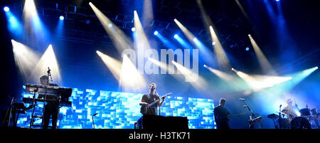 BARCELONA - 29 Mai: Alt-J (Indie-Rock-Band) führt bei Primavera Sound Festival 2015, Heineken-Bühne. Stockfoto