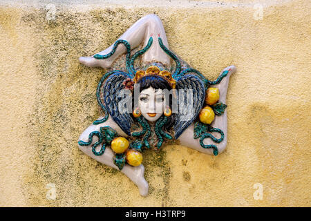 Trinacria an einer Wand, Sicilia Symbol, Taormina, Sizilien, Italien Stockfoto