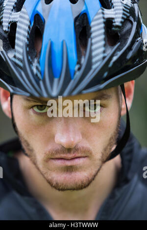 Nahaufnahme der schweren männlichen sportlich im park Stockfoto