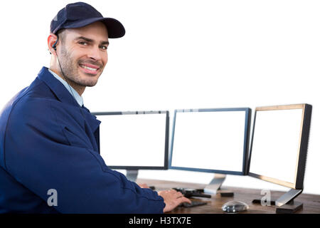 Glücklich Security-Officer mit computer Stockfoto