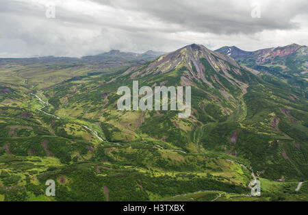 Kronotsky-Naturschutzgebiet auf der Halbinsel Kamtschatka. Blick vom Hubschrauber. Stockfoto