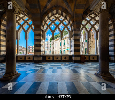 Kathedrale von Amalfi ist eine 9. Jahrhundert römisch-katholische Kathedrale in der Piazza del Duomo, Amalfi, Italien. Stockfoto