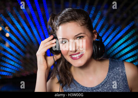 Hübschen weiblichen DJ Musik Stockfoto