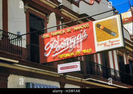 2000ER JAHRE PARTAGAS ZIGARRE FABRIK ZEICHEN HAVANNA KUBA Stockfoto