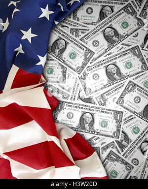 Amerikanische Flagge auf den sortierten Banknoten Stockfoto