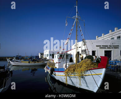 Griechenland, Cyclades, Insel Paros, Naoussa, Hafen, Mittelmeer, Insel, südliche Ägäis, Cyclades, Kyklades, Ort, lokale Ansicht, Hafen Blick, Angeln, Hafen, Fischerboote, Stiefel Stockfoto