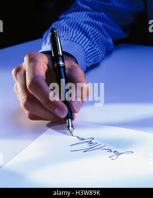 Mann, Detail, Hand, Füllfederhalter, Signaturdokument, Dokument, Vertrag, Unterschrift, Zeichen, Zeichen, Zeichen, Unterzeichnung, Manuskript Stockfoto