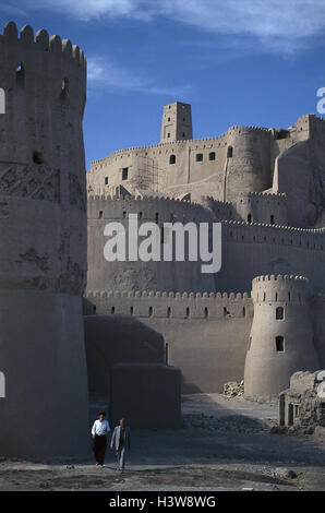 Iran, Provinz Kerman, Bam, mucky Einstellung, Fußgänger, den Nahen Osten, Osten, Nahost, Oasenstadt, vorne Stadt, Geisterstadt, mucky Architektur, Baustil, Tradition, Burg, Stadtmauer, Befestigung Böschung, Festung, Wehrmauer, Cultur Stockfoto