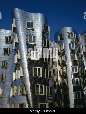 Gehry und Beucker Maschlanka und Partner GbR baut in 1996-1998, Fassade, Edelstahlfassade, Architekt Frank supra Deutschland, Nordrhein-Westfalen, Düsseldorf, Medienhafen, neue Zoll Gericht North Rhine-Westphalia, Stadt, Architektur, Haus, Hochhaus Stockfoto