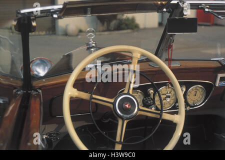 Auto, Oldtimer, Mercedes-Benz Cabrio 320 B-Dur (Baujahr 1939), Cockpit, Stockfoto