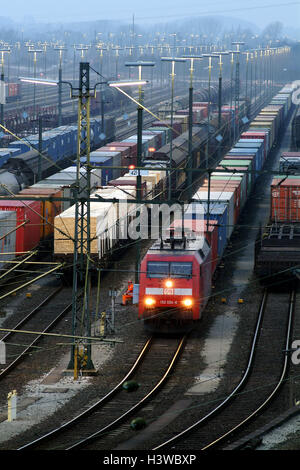 Deutschland, Hamburg, Maschen, marshalling Yard, Schienen, Züge, detail, Europa, Hanseatic Stadt, Stadt, Bahnhof, Wechsel Spuren, Anschlussgleise, Gleis, Güterzüge, Kutschen, Bahntransporte, Verkehr, Transport, Förderung, waren, Ware, Eisenbahn, Mittel Transport, Wirtschaftsverkehr, Güterverkehr, Flugbahn Verkehr, Schienenverkehr, Logistik, Wirtschaft, der Deutschen Bahn Stockfoto