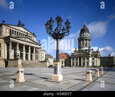 Deutschland, Berlin, den Gendarmenmarkt, französischer Dom, Theater, Hauptstadt, Berlin Mitte, Raum, Ort von Interesse, Strukturen, Gebäude, im Jahre 1701-08, Dom, Turm, Kultur, Architektur, Laterne, Kandelaber Stockfoto