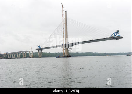 Neue Forth Road Bridge unter Konstruktion, Firth of Forth, Edinburgh, Scotland, UK Stockfoto