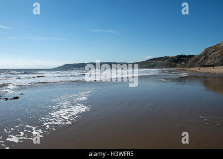 Lyme Bay, Dorset, wie von der Küste zwischen Charmouth und goldene Kappe gesehen. Stockfoto