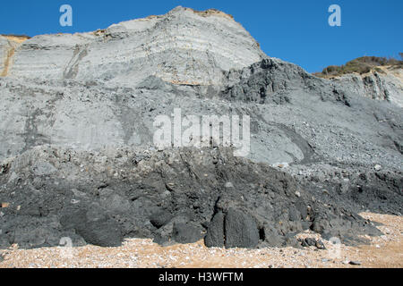 Die hervorragende, weltbekannte bereichert fossilen Klippen und Meer bei Charmouth, Dorset, England. Stockfoto