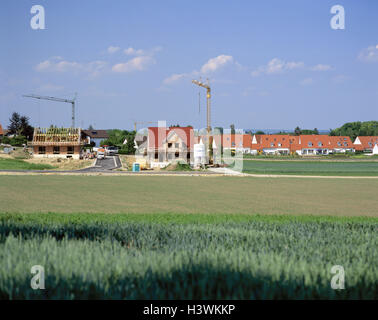 Deutschland, Bayern, Flunder Wiesen, Pfaffenhofen, Region, Europa, Bayerisch-Schwaben, Neubau Wohngebiet, Wohn Häuser, Häuser, Einfamilienhäuser, Neubau, Neubau, Shell, Männer bei der Arbeit, Hausbau, Baukran Stockfoto