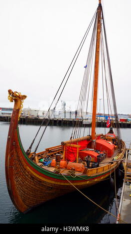 Dragon Harald Fairhair, einem großen Viking lange Schiff in der Gemeinde von Haugesund, Norwegen gebaut. Es ist die größte Wikingerschiff, die Reisen zwischen Norwegen und den USA. Vom 21. Jahrhundert Stockfoto